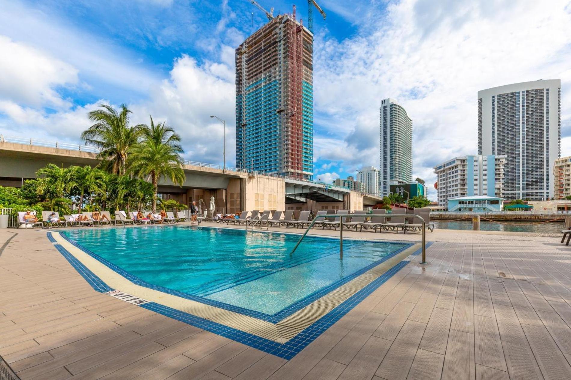 Modern One Bedroom Rental At Beach Walk Resort Miami 18Th Floor Hallandale Beach Esterno foto