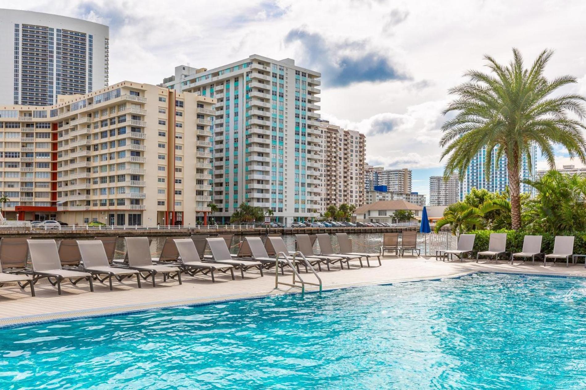 Modern One Bedroom Rental At Beach Walk Resort Miami 18Th Floor Hallandale Beach Esterno foto